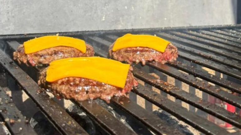 Hambúrguer na brasa da 200 Burgers (Imagem: Divulgação)