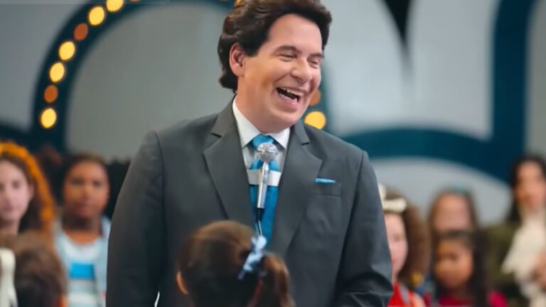 Leandro Hassum interpreta Silvio Santos nos cinemas (Imagem: Reprodução)