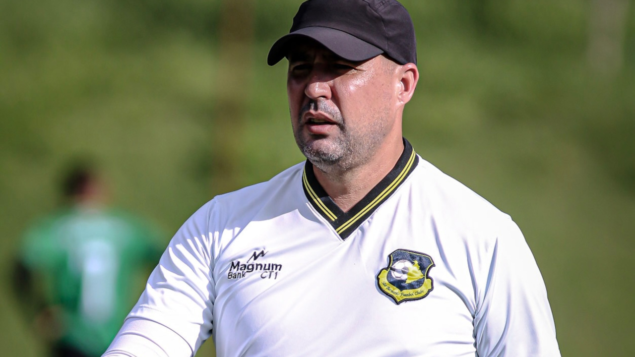 Ricardo Catalá comanda treino do São Bernardo FC (Imagem: Divulgação)