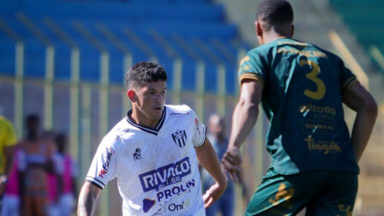 Zagueiro foi expulso após foto em Alyson Motta (Imagem: Gustavo Borges)